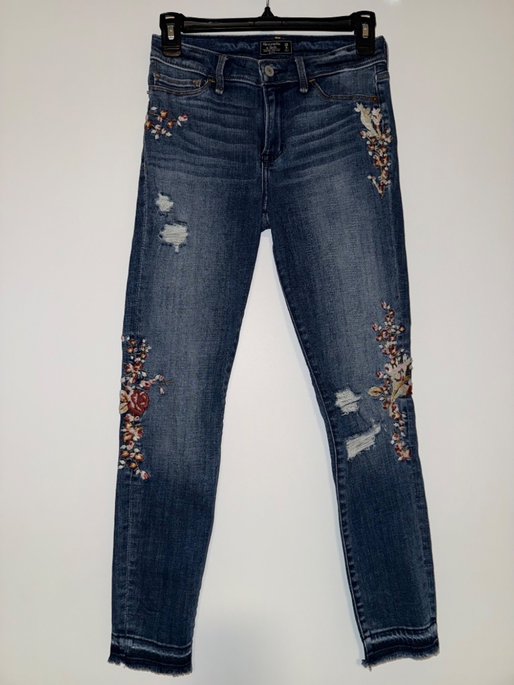 Abercrombie & Fitch Harper Low Rise Ankle Floral Embroidered Distressed Jeans 25